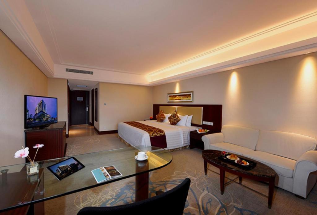 Shuguang International Hotel Kunshan Kunshan  Exteriör bild